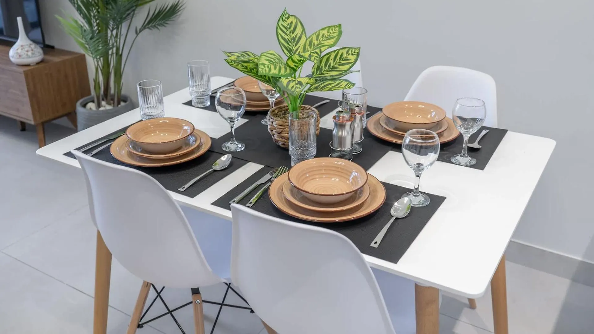 Apartamento Stylish 1-Bedroom Retreat In Amal Tower Sports City Dubai