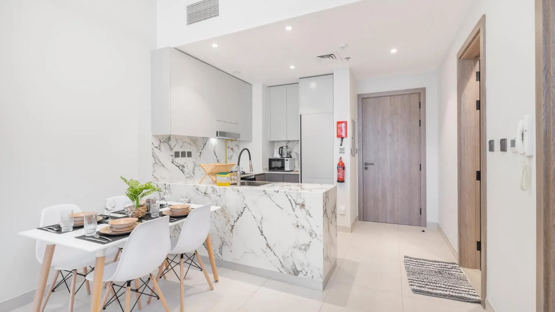 Stylish 1-Bedroom Retreat In Amal Tower Sports City Dubai Emirados Árabes Unidos