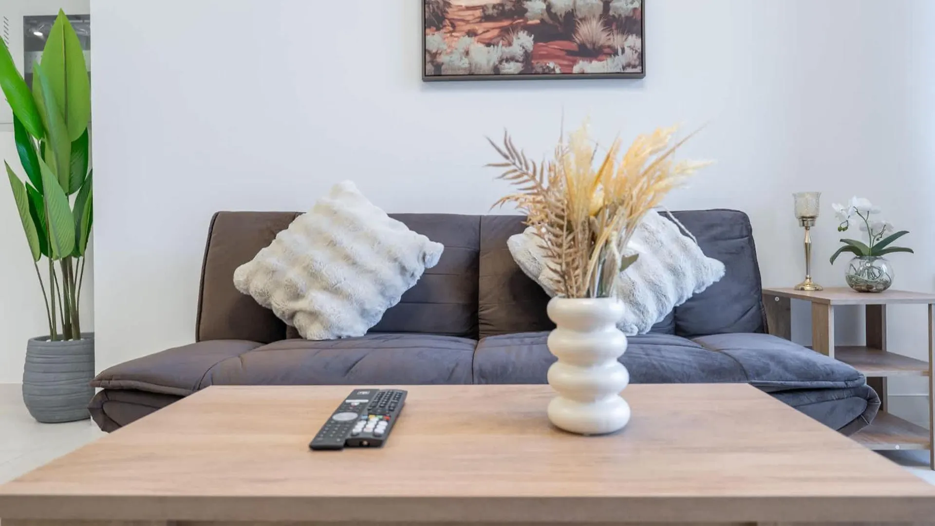 Stylish 1-Bedroom Retreat In Amal Tower Sports City Dubai 0*,