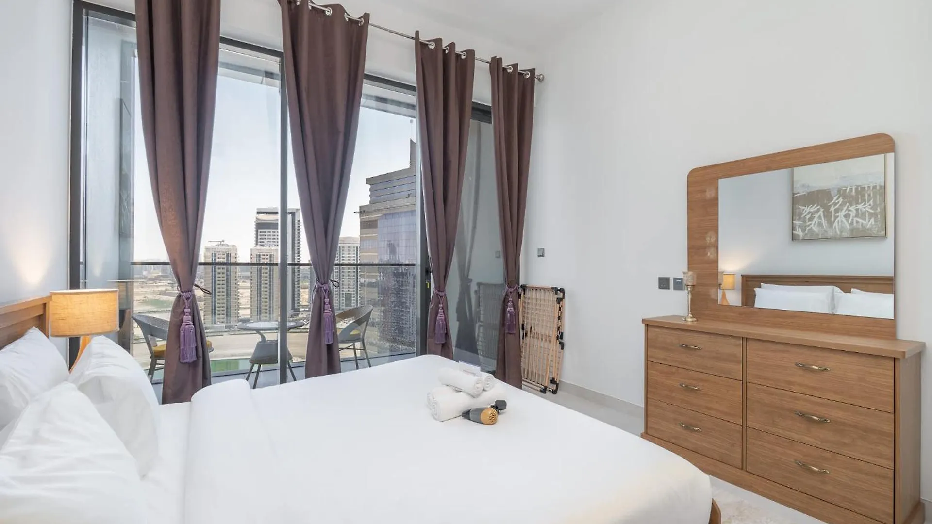 Apartment Stylish 1-Bedroom Retreat In Amal Tower Sports City Dubai