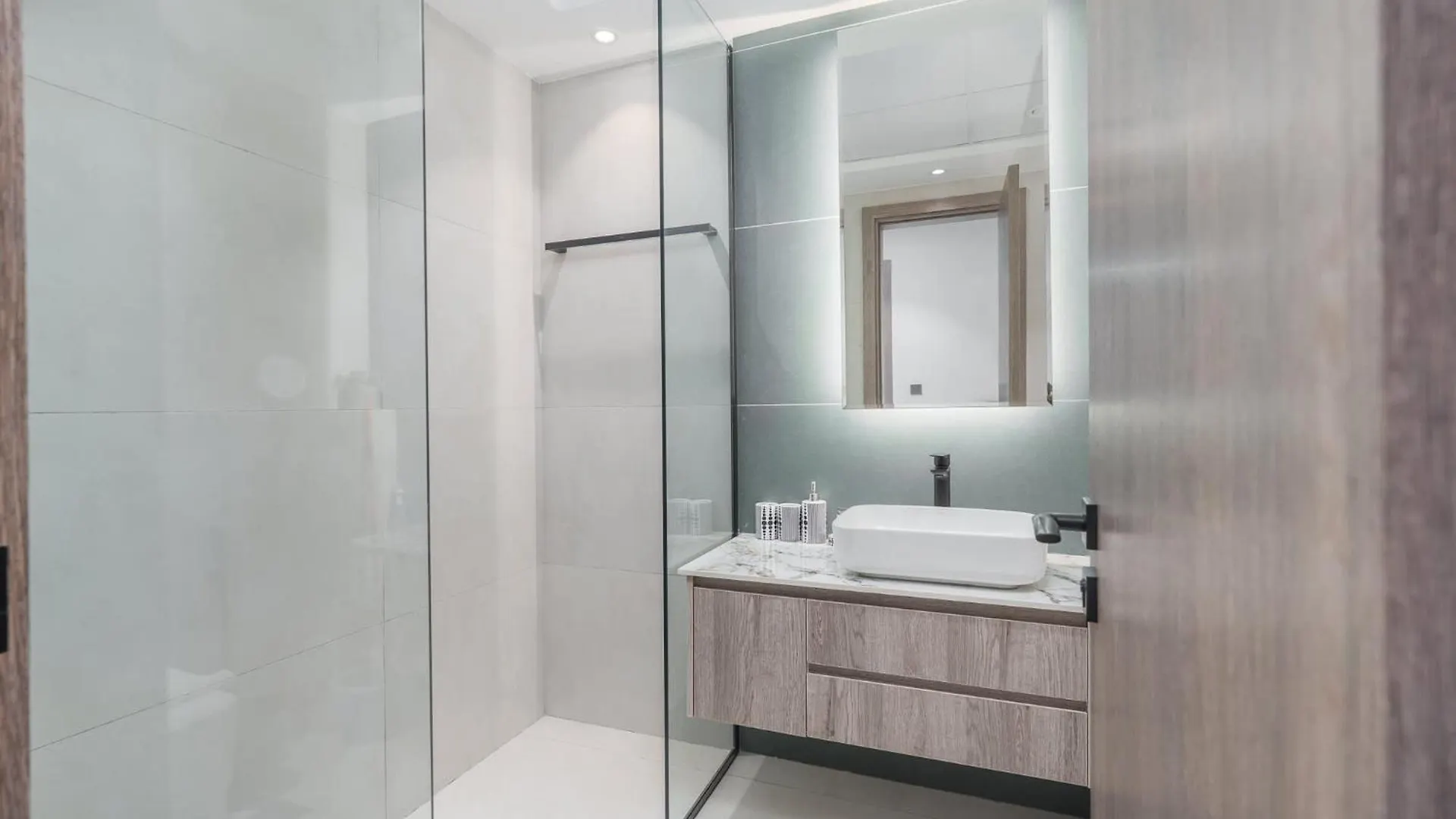 Apartman Stylish 1-Bedroom Retreat In Amal Tower Sports City Dubaj Egyesült Arab Emírségek