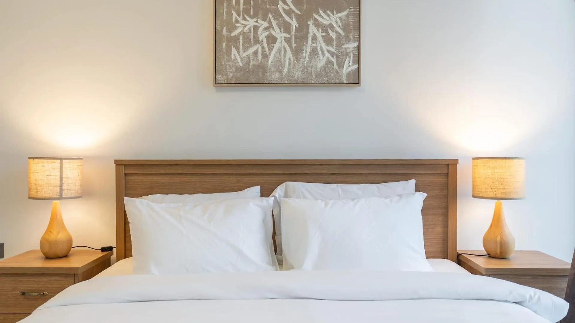 Stylish 1-Bedroom Retreat In Amal Tower Sports City Dubaj Apartman